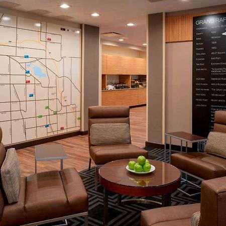 Towneplace Suites By Marriott Grand Rapids Airport Cascade Bagian luar foto