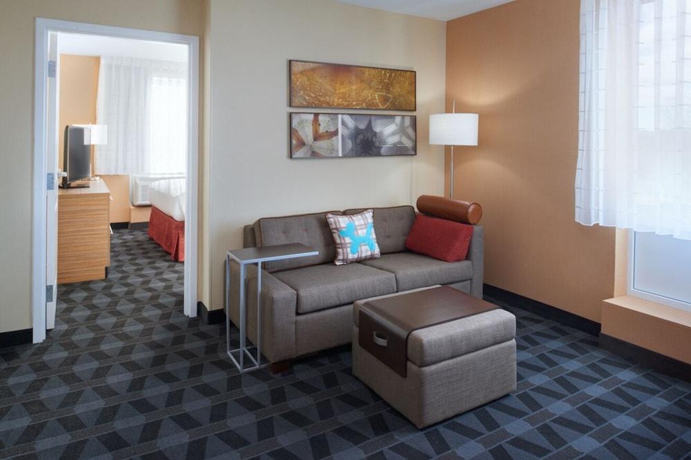 Towneplace Suites By Marriott Grand Rapids Airport Cascade Bagian luar foto