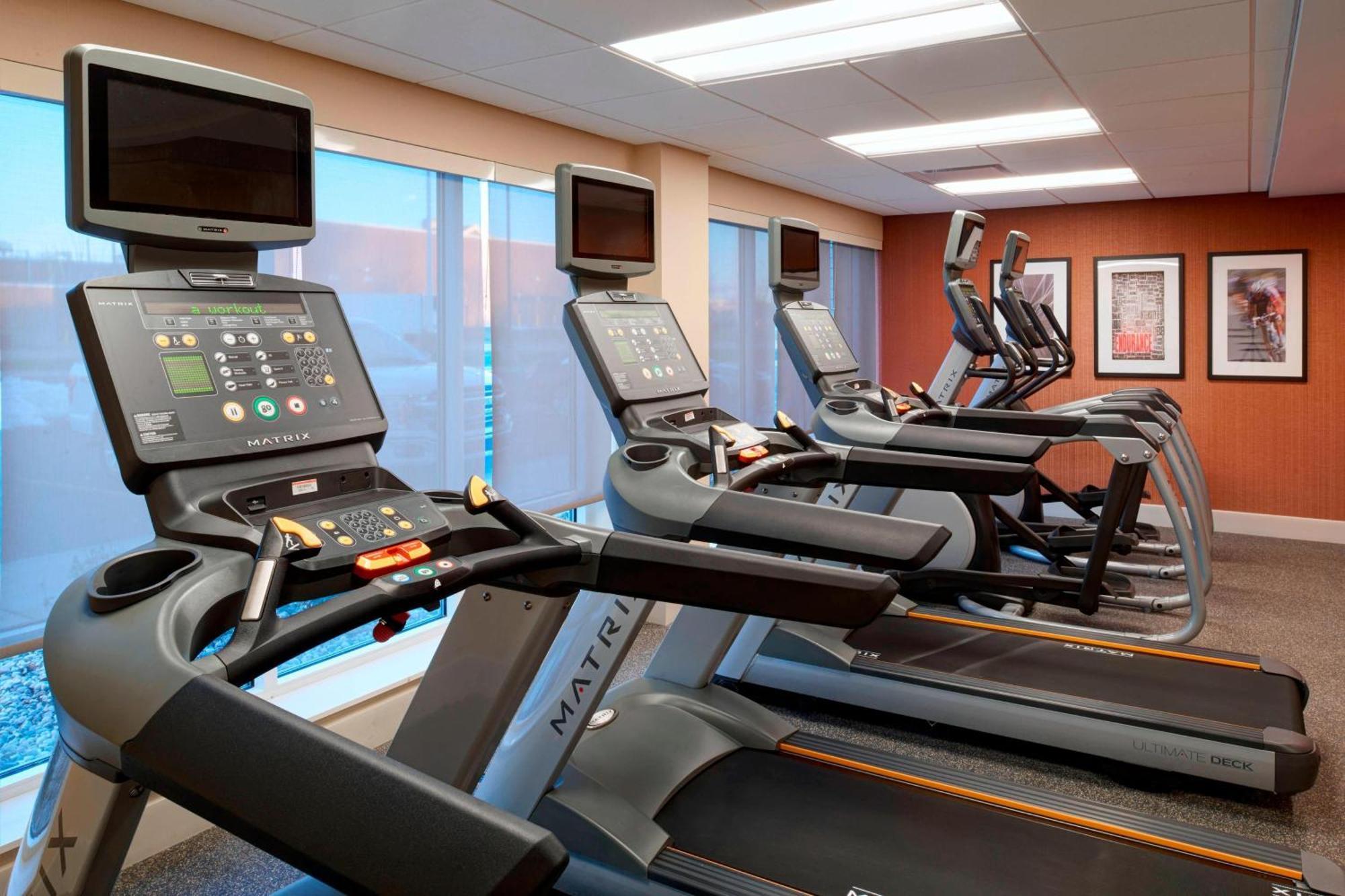 Towneplace Suites By Marriott Grand Rapids Airport Cascade Bagian luar foto