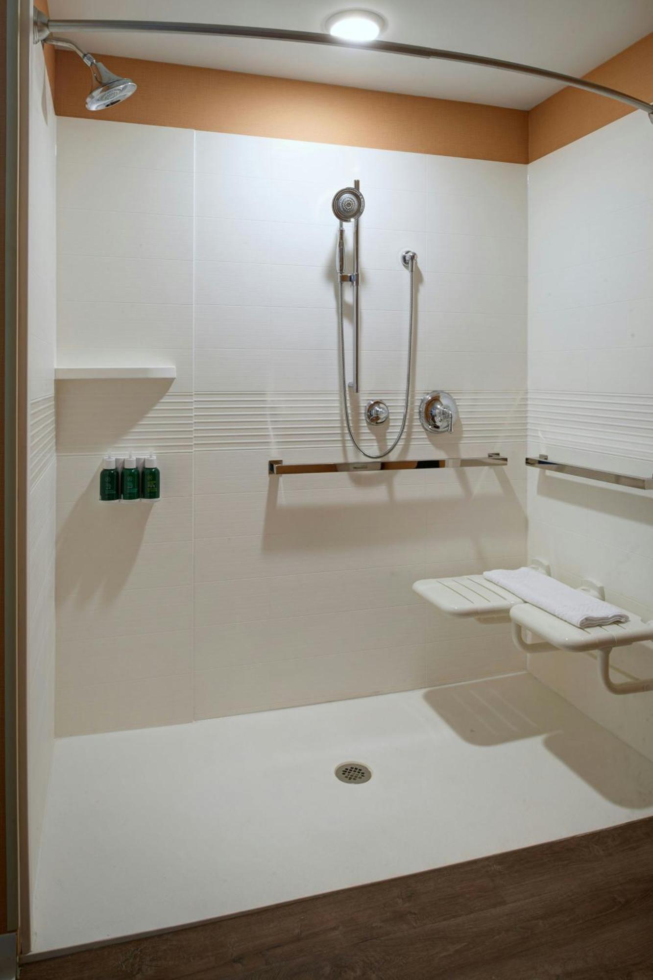 Towneplace Suites By Marriott Grand Rapids Airport Cascade Bagian luar foto