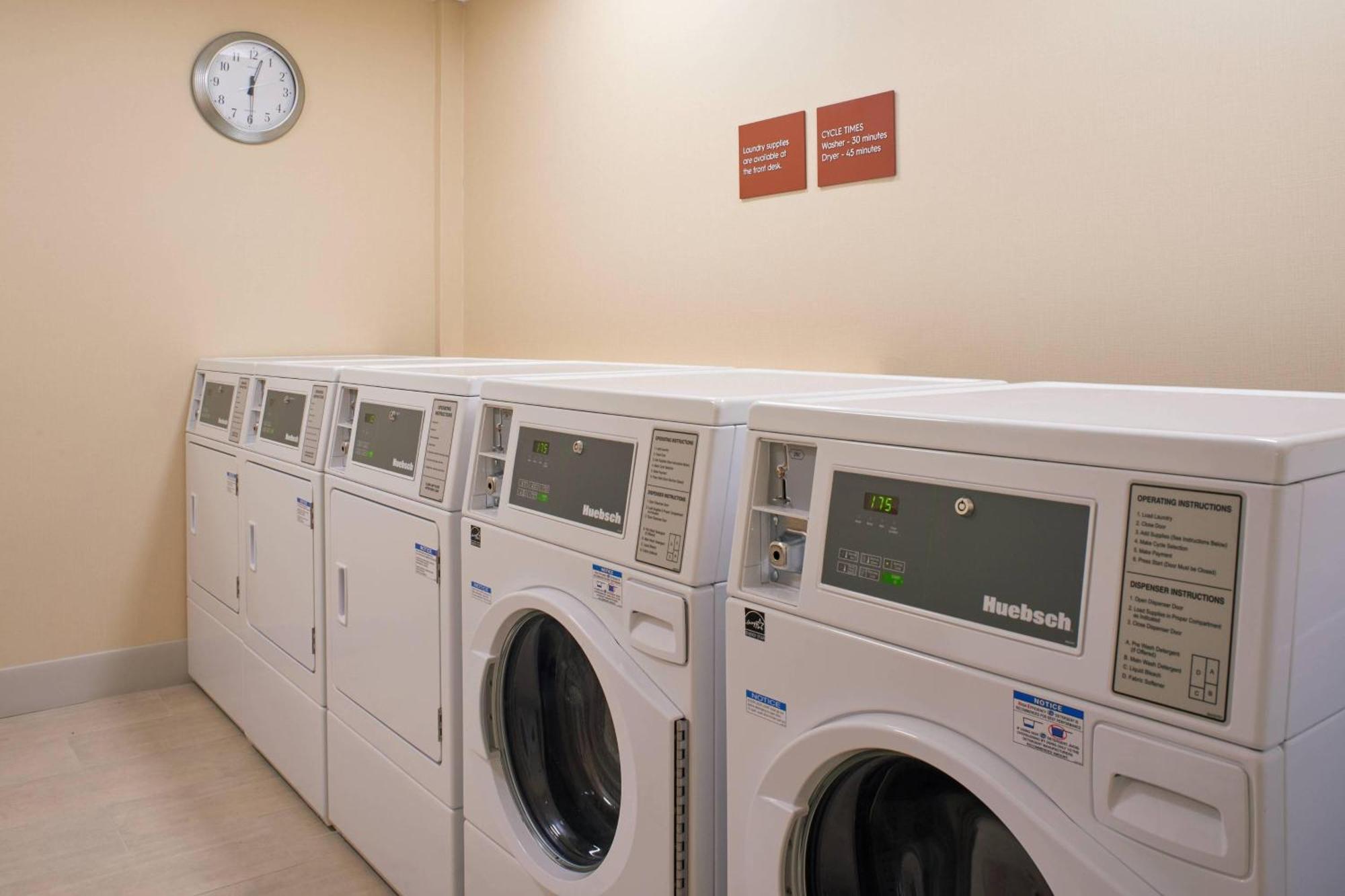 Towneplace Suites By Marriott Grand Rapids Airport Cascade Bagian luar foto