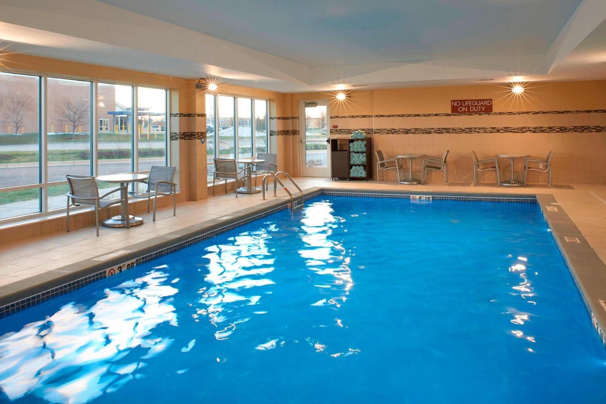 Towneplace Suites By Marriott Grand Rapids Airport Cascade Bagian luar foto