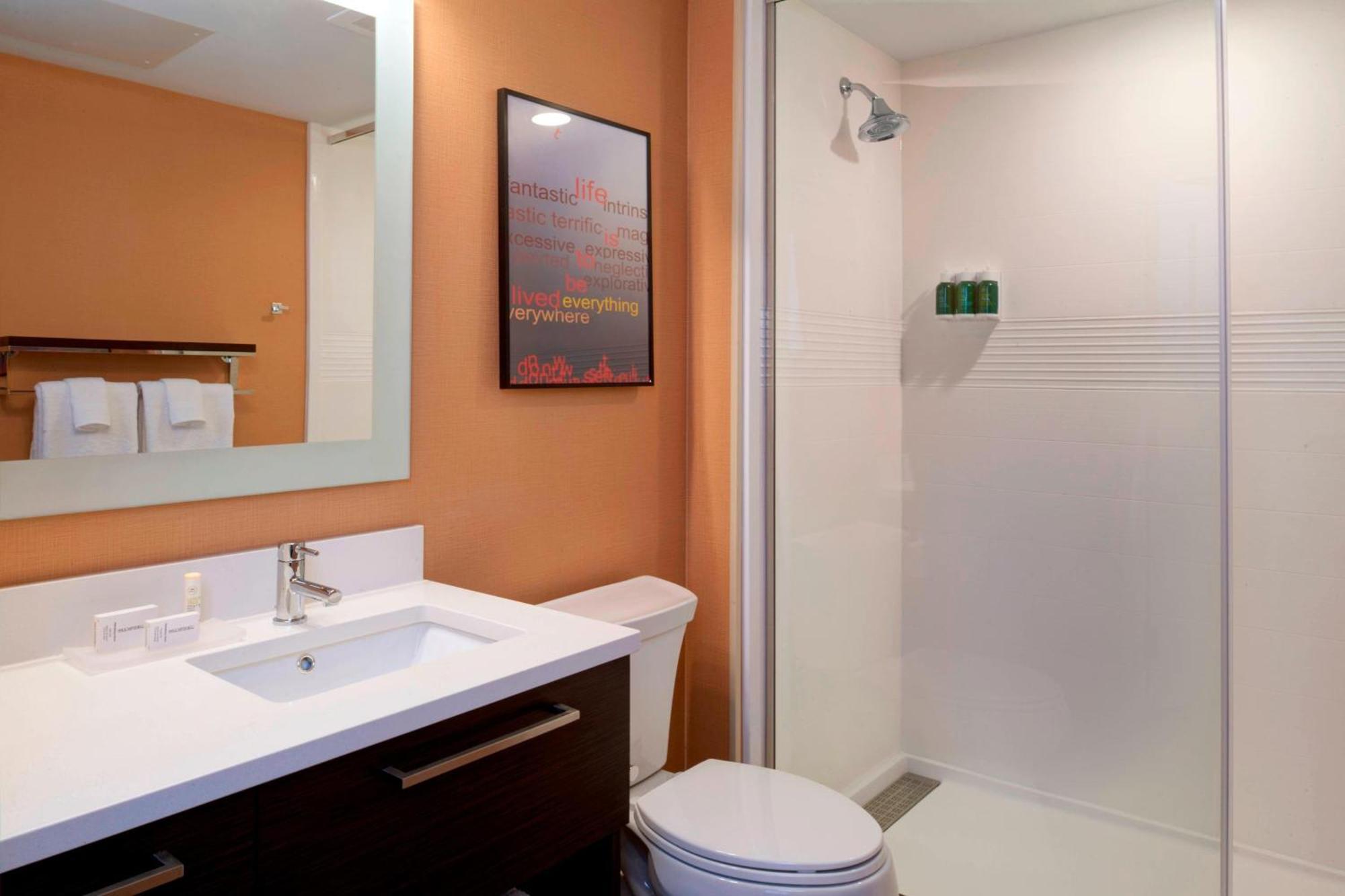 Towneplace Suites By Marriott Grand Rapids Airport Cascade Bagian luar foto