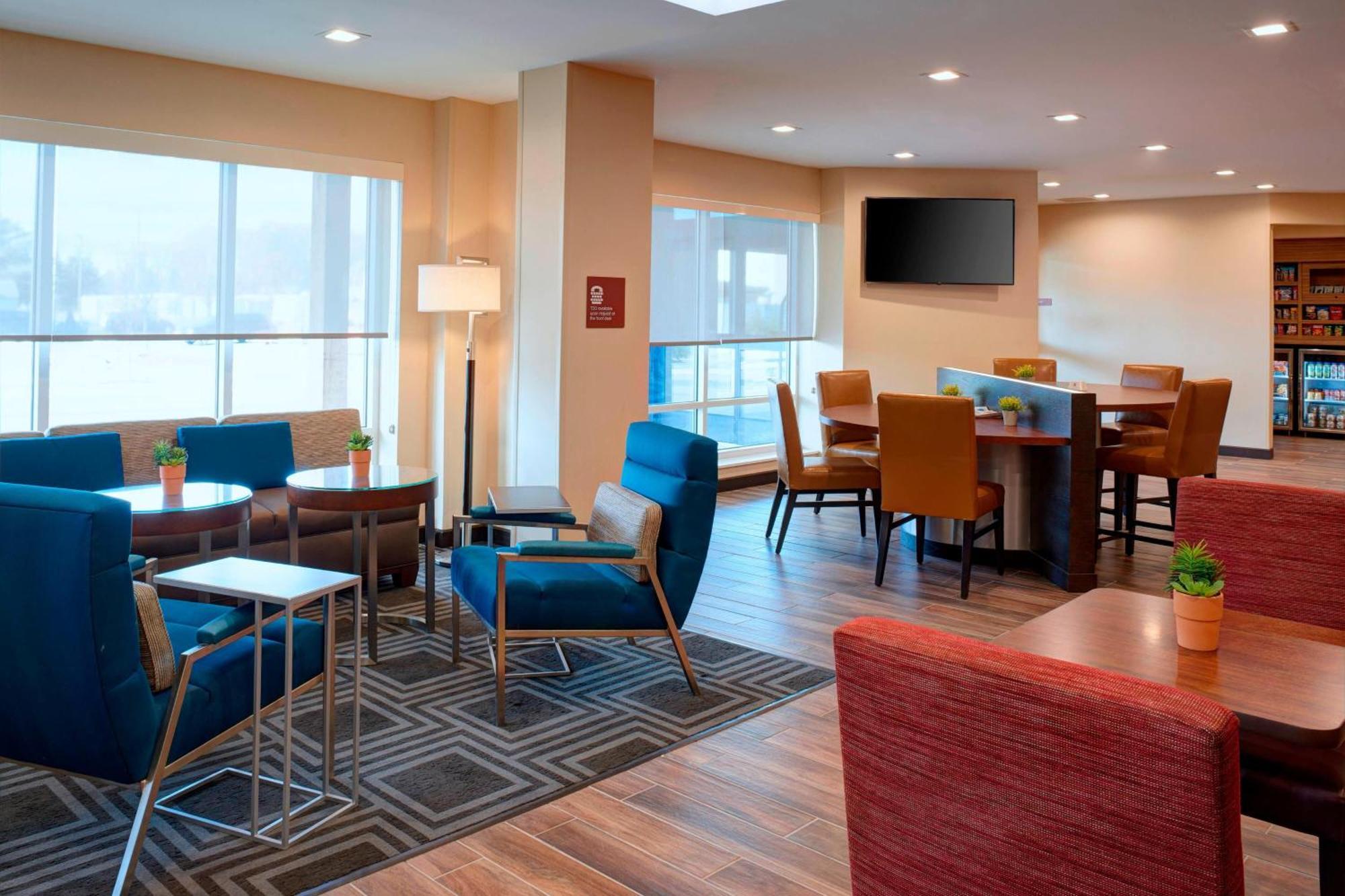 Towneplace Suites By Marriott Grand Rapids Airport Cascade Bagian luar foto