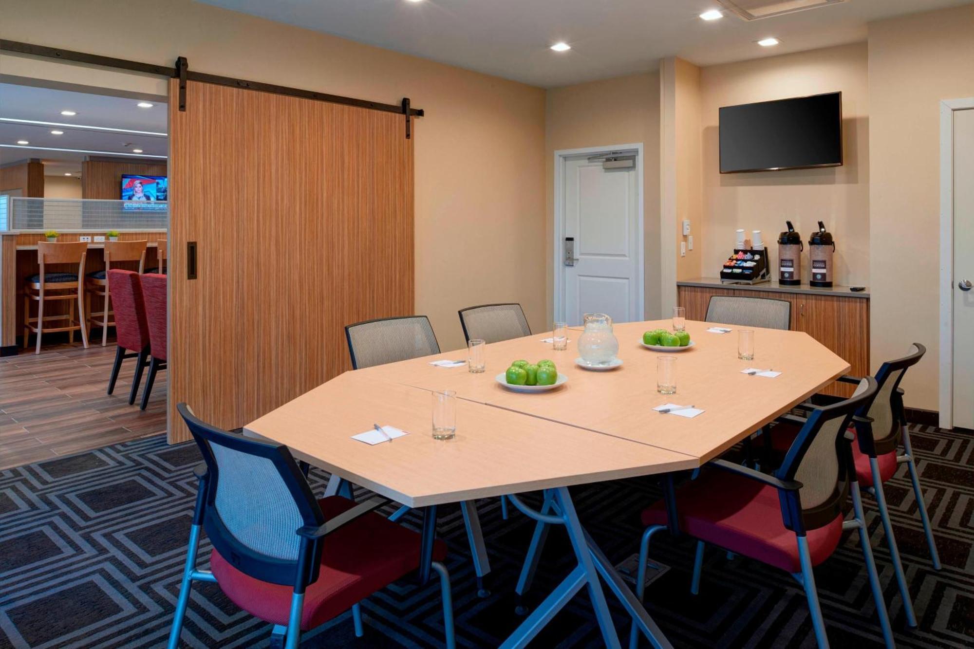 Towneplace Suites By Marriott Grand Rapids Airport Cascade Bagian luar foto