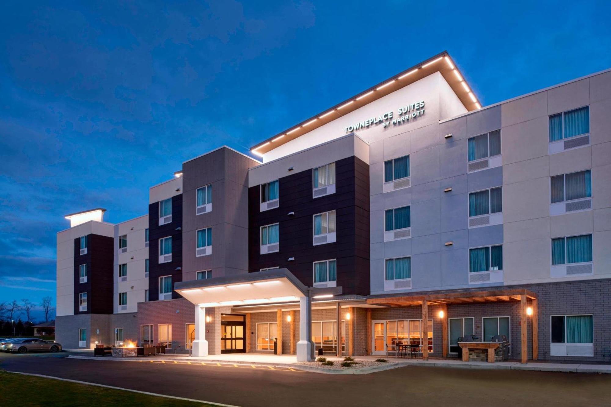 Towneplace Suites By Marriott Grand Rapids Airport Cascade Bagian luar foto