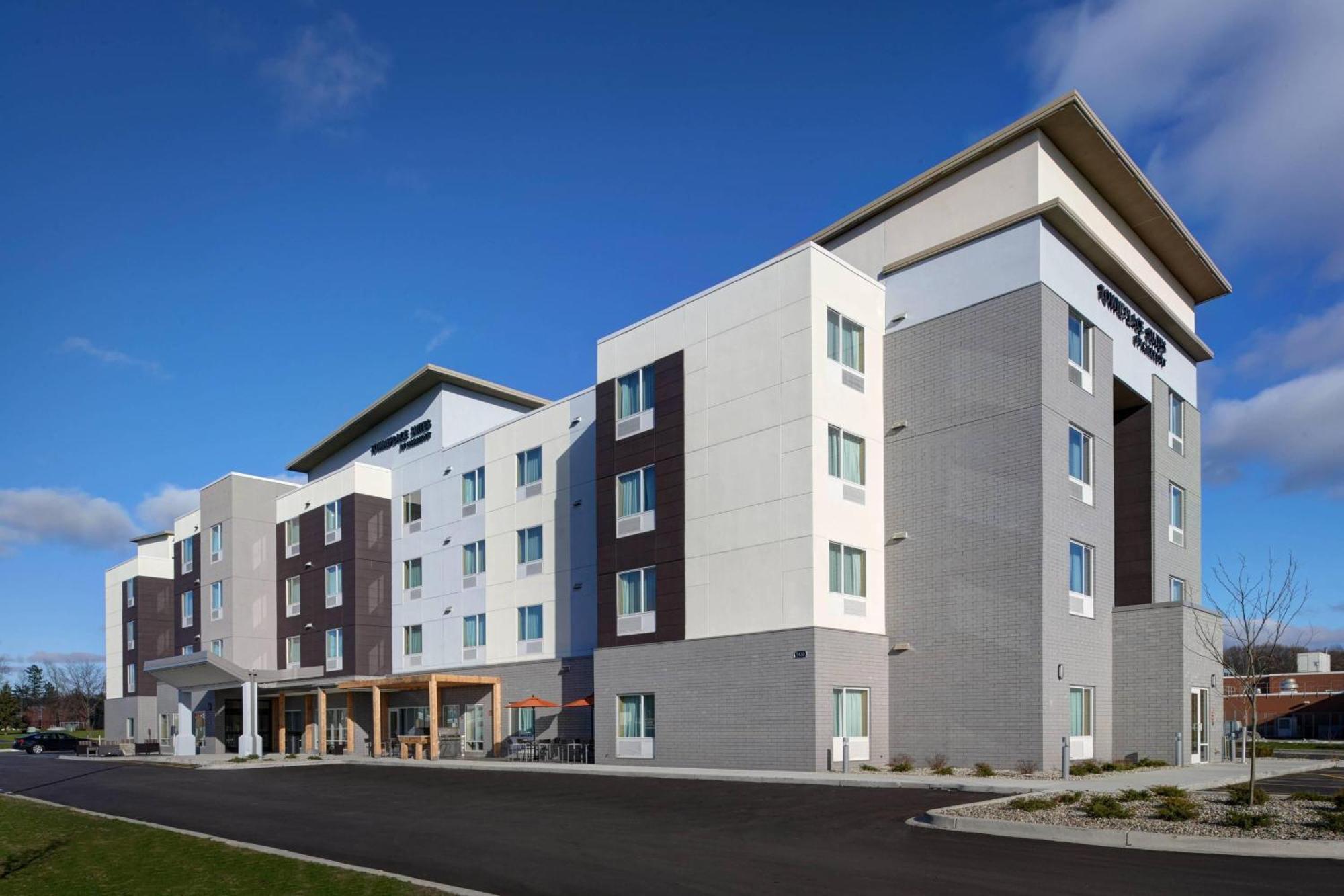 Towneplace Suites By Marriott Grand Rapids Airport Cascade Bagian luar foto